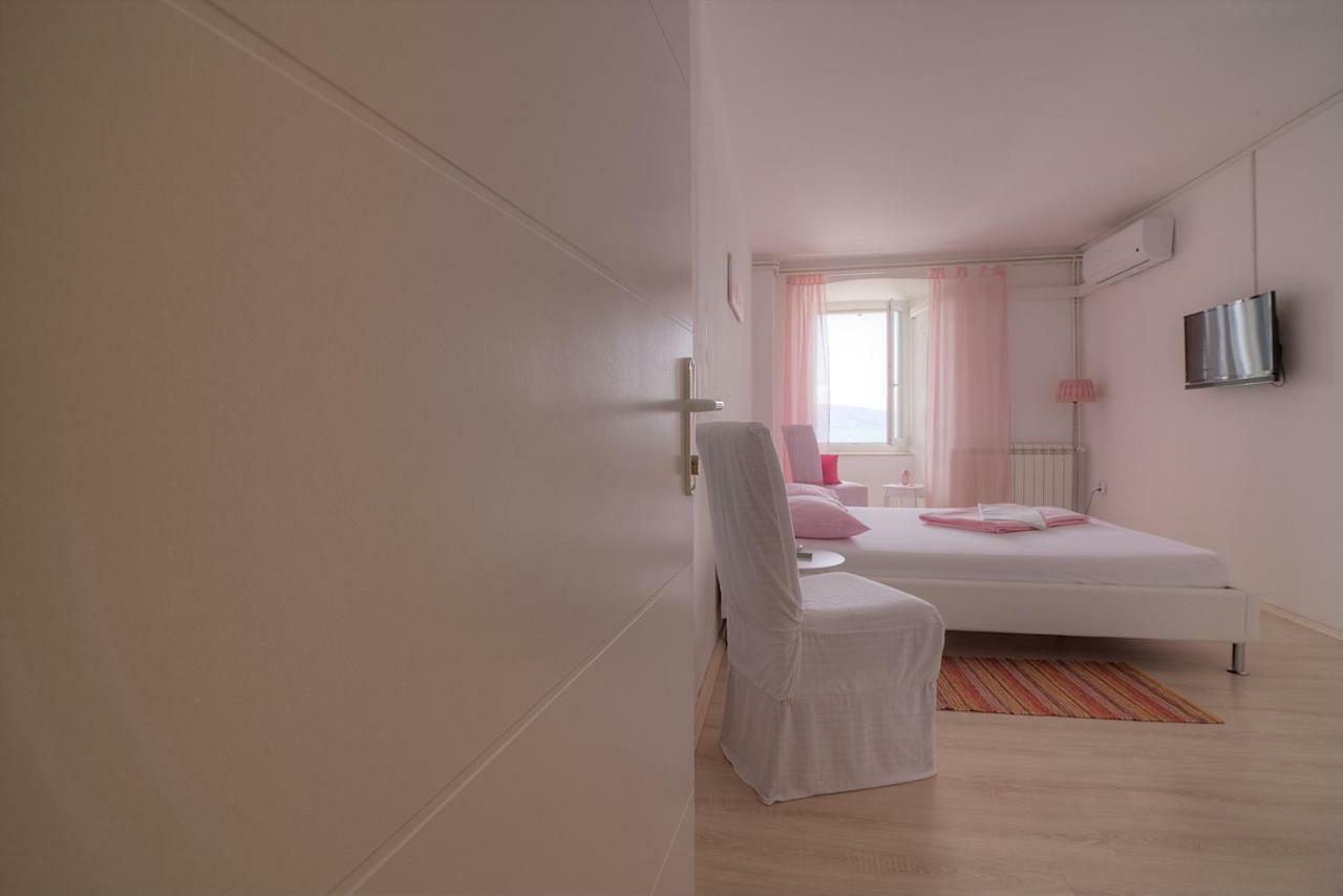 Apartments & Rooms Josephine Senj  Luaran gambar